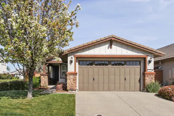 Property Slideshow image 2 of 53 | 7925 peak forest way, Elk Grove, CA, 95757