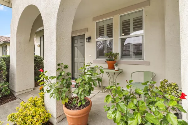 Property Slideshow image 2 of 49 | 220 mill valley cir, Sacramento, CA, 95835