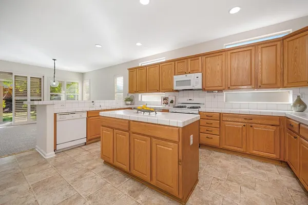 Property Slideshow image 2 of 36 | 1509 sweet juliet ln, Lincoln, CA, 95648