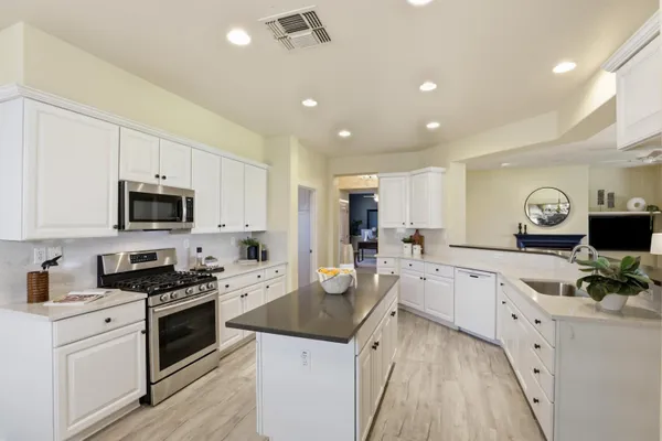 Property Slideshow image 3 of 41 | 324 sawmill ln, Lincoln, CA, 95648