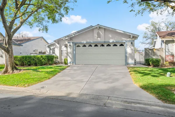 Property Slideshow image 2 of 37 | 7579 sunmore ln, Sacramento, CA, 95828