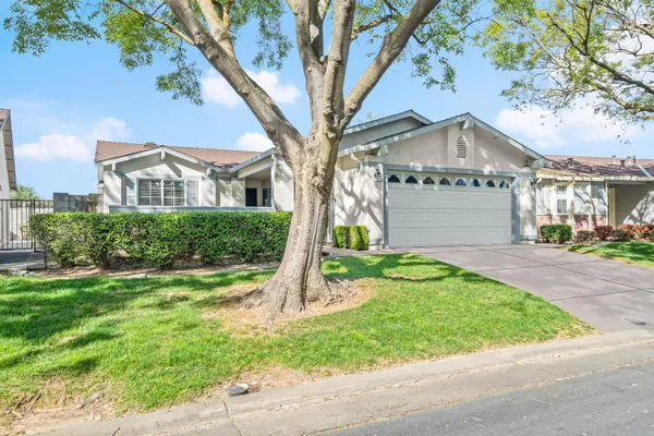 Property Slideshow image 3 of 37 | 7579 sunmore ln, Sacramento, CA, 95828