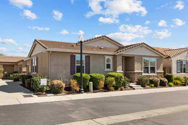 Property Slideshow image 2 of 35 | 4504 villa del paso ln, Sacramento, CA, 95834