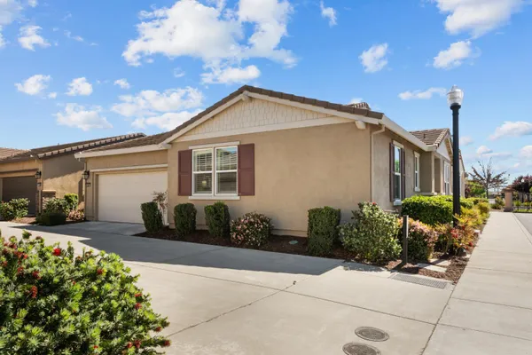 Property Slideshow image 3 of 35 | 4504 villa del paso ln, Sacramento, CA, 95834