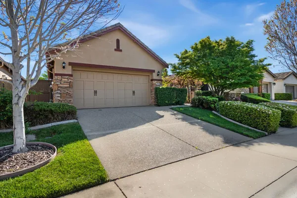Property Slideshow image 2 of 48 | 280 perazul cir, Sacramento, CA, 95835