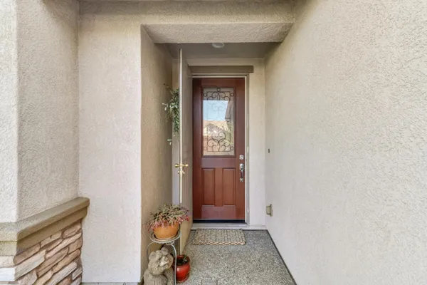 Property Slideshow image 3 of 51 | 7560 chatsworth cir, Elk Grove, CA, 95757