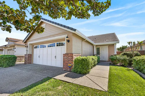 Property Slideshow image 3 of 52 | 7540 abbey cir, Elk Grove, CA, 95757