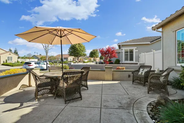 Property Slideshow image 2 of 61 | 1544 chestnut hill dr, Manteca, CA, 95336