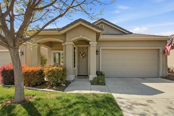 Property Slideshow image 2 of 44 | 2661 bird rock pl, Turlock, CA, 95380