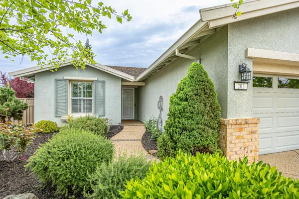 Property Slideshow image 2 of 40 | 203 harper ct, Lincoln, CA, 95648