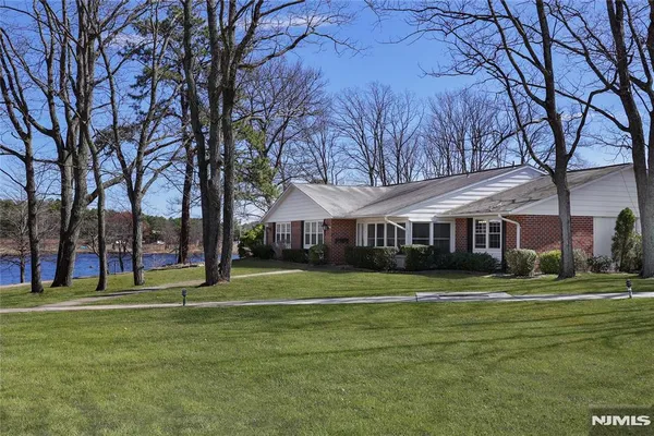 Property Slideshow image 3 of 41 | 1028b shetland dr, Lakewood, NJ, 08701