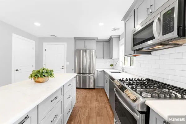 Property Slideshow image 3 of 23 | 136 changebridge rd j7, Montville Township, NJ, 07045