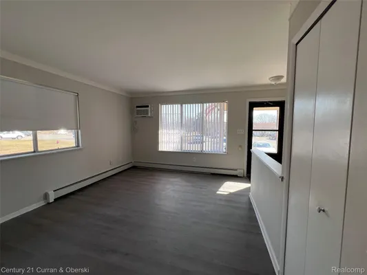 Property Slideshow image 2 of 21 | 25159 franklin ter # 8, South Lyon, MI, 48178