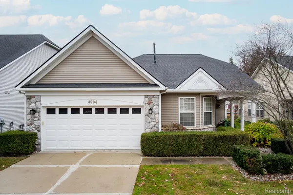 Property Slideshow image 2 of 24 | 3534 riverside dr, Auburn Hills, MI, 48326