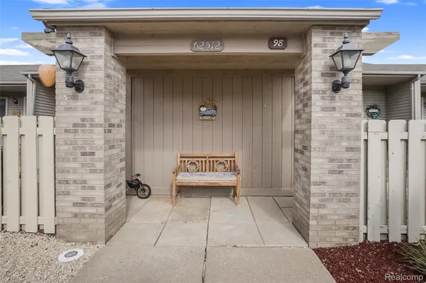Property Slideshow image 2 of 42 | 62512 raleigh ct unit 4, South Lyon, MI, 48178
