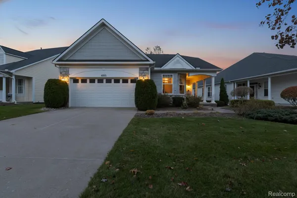 Property Slideshow image 2 of 43 | 4035 hillsdale dr, Auburn Hills, MI, 48326