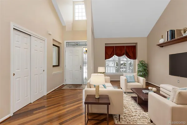 Property Slideshow image 3 of 39 | 3709 crestwood dr, Auburn Hills, MI, 48326
