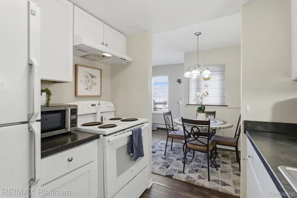 Property Slideshow image 3 of 28 | 25323 franklin ter, South Lyon, MI, 48178