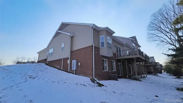 Property Slideshow image 2 of 53 | 3059 bridgewater rd, Auburn Hills, MI, 48326