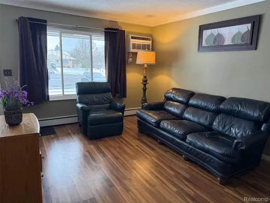 Property Slideshow image 2 of 17 | 25348 franklin ter, Southlyoncity_oakland, MI, 48178