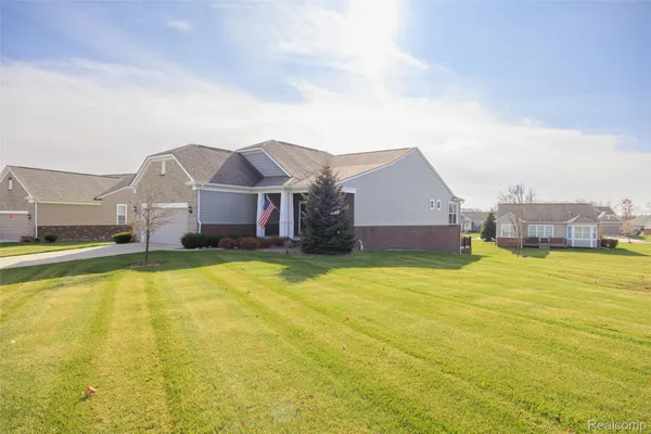 Property Slideshow image 3 of 38 | 6208 merion ln # 64, Grand Blanc, MI, 48439