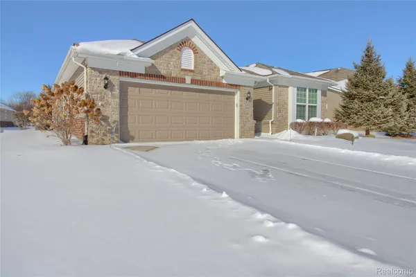 Property Slideshow image 3 of 32 | 23890 manistee ln, Flat Rock, MI, 48134