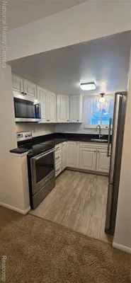 Property Slideshow image 2 of 20 | 61315 heritage blvd # 4, South Lyon, MI, 48178