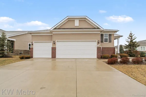 Property Slideshow image 2 of 28 | 27134 manistee ln, Brownstownchartertownship_wayne, MI, 48134