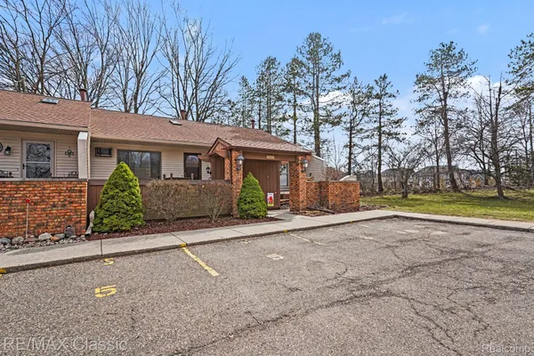 Property Slideshow image 3 of 30 | 25691 lexington dr 5, Southlyoncity_oakland, MI, 48178