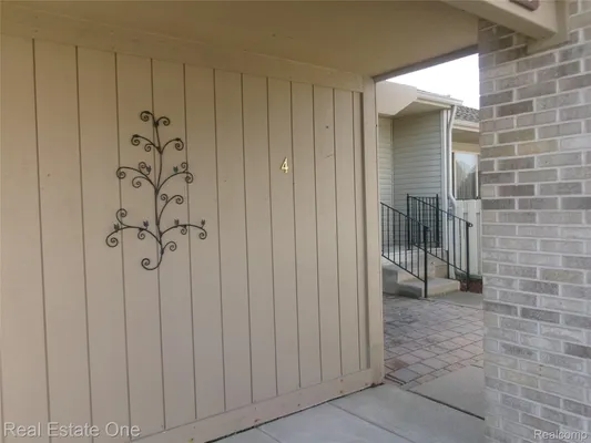 Property Slideshow image 3 of 14 | 62181 arlington cir 4, Southlyoncity_oakland, MI, 48178