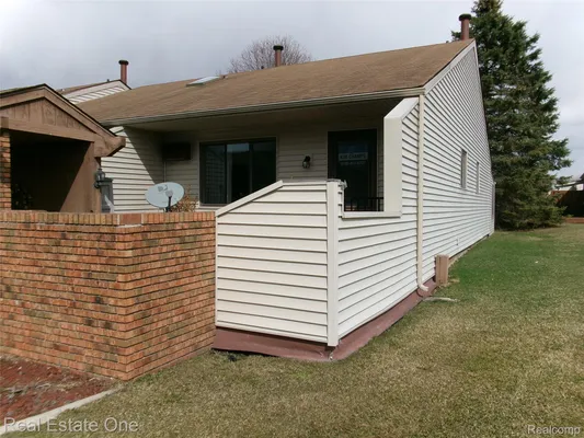 Property Slideshow image 2 of 14 | 25832 lexington 6, Southlyoncity_oakland, MI, 48178