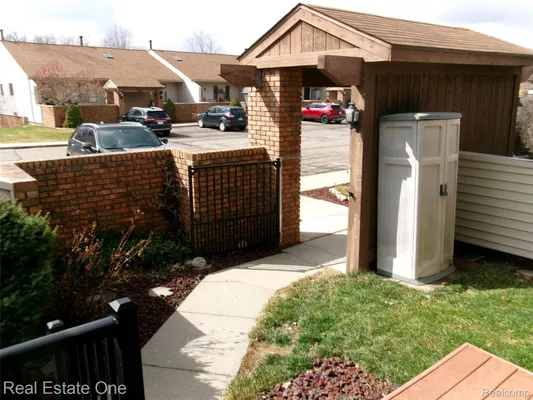 Property Slideshow image 3 of 14 | 25832 lexington 6, Southlyoncity_oakland, MI, 48178