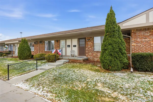 Property Slideshow image 2 of 25 | 25204 franklin ter 6, Southlyoncity_oakland, MI, 48178