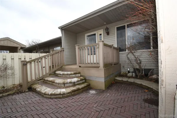 Property Slideshow image 2 of 17 | 62310 arlington cir 3, Southlyoncity_oakland, MI, 48178