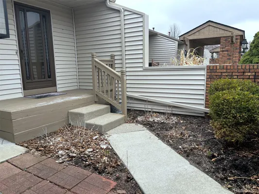 Property Slideshow image 2 of 31 | 62072 yorktown - unit 4 4, Southlyoncity_oakland, MI, 48178