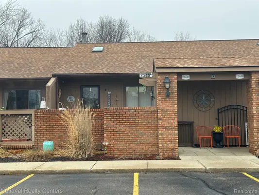 Property Slideshow image 2 of 39 | 25447 concord ln 3, Southlyoncity_oakland, MI, 48178