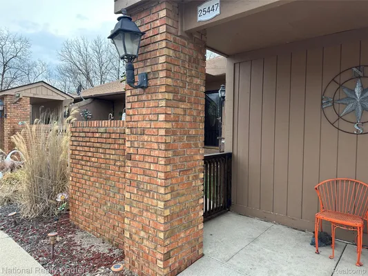 Property Slideshow image 3 of 39 | 25447 concord ln 3, Southlyoncity_oakland, MI, 48178