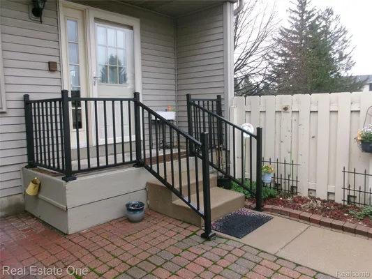 Property Slideshow image 3 of 12 | 61960 arlington cir 6, Southlyoncity_oakland, MI, 48178