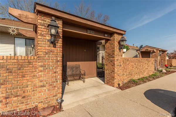 Property Slideshow image 3 of 29 | 25803 lexington dr 4, Southlyoncity_oakland, MI, 48178