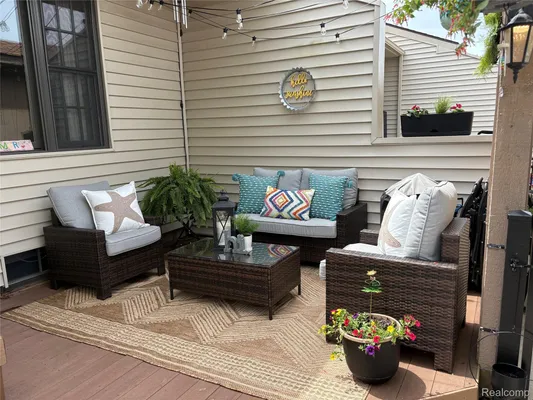 Property Slideshow image 2 of 26 | 25126 jefferson ct 1, Southlyoncity_oakland, MI, 48178