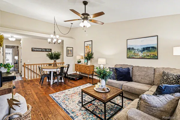 Property Slideshow image 3 of 26 | 25126 jefferson ct 1, Southlyoncity_oakland, MI, 48178