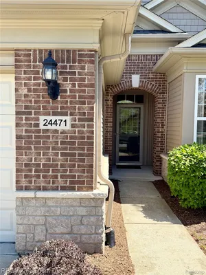 Property Slideshow image 3 of 29 | 24471 sand lake ln, Brownstownchartertownship_wayne, MI, 48134
