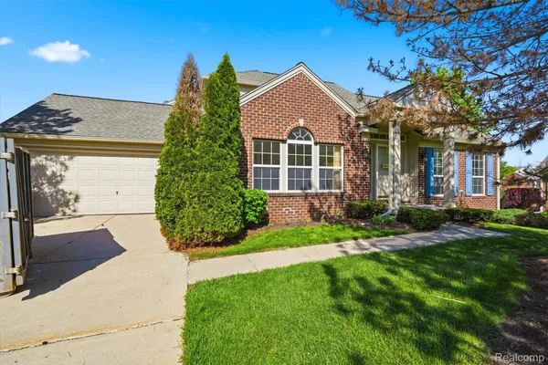 Property Slideshow image 2 of 54 | 49118 hawksburry rd, Cantonchartertownship_wayne, MI, 48188