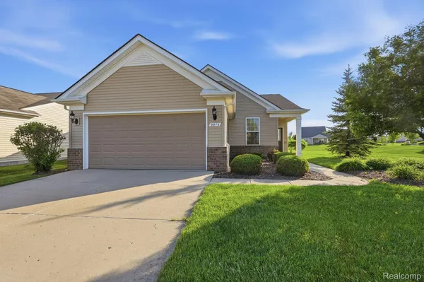 Property Slideshow image 2 of 51 | 9370 sand hill dr, Grandblancchartertownship_genesee, MI, 48439