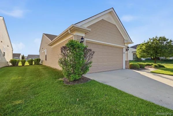 Property Slideshow image 3 of 51 | 9370 sand hill dr, Grandblancchartertownship_genesee, MI, 48439