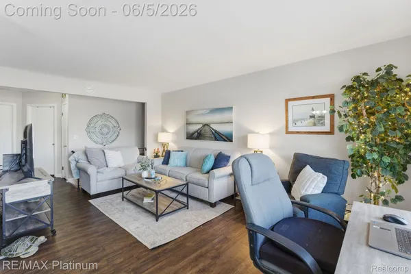 Property Slideshow image 2 of 26 | 25323 franklin ter, Southlyoncity_oakland, MI, 48178
