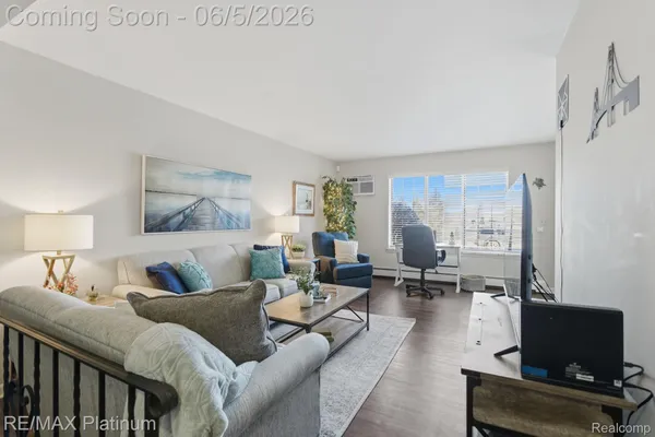 Property Slideshow image 3 of 26 | 25323 franklin ter, Southlyoncity_oakland, MI, 48178