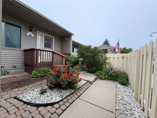Property Slideshow image 2 of 29 | 62401 raleigh ct 4, Southlyoncity_oakland, MI, 48178