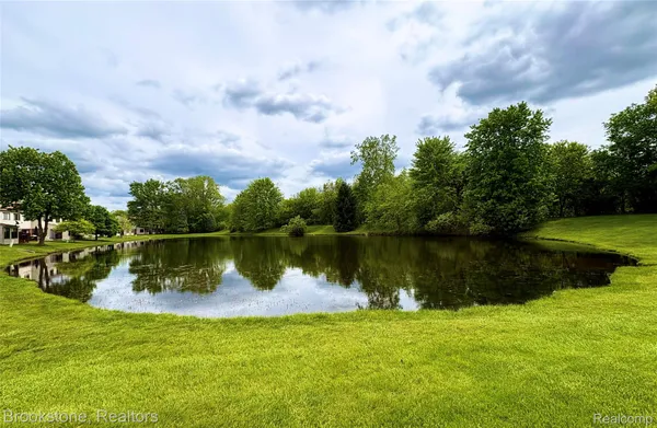 Property Slideshow image 3 of 29 | 62401 raleigh ct 4, Southlyoncity_oakland, MI, 48178