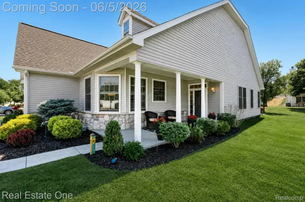 Property Slideshow image 3 of 35 | 3580 riverside dr, Auburnhillscity_oakland, MI, 48326